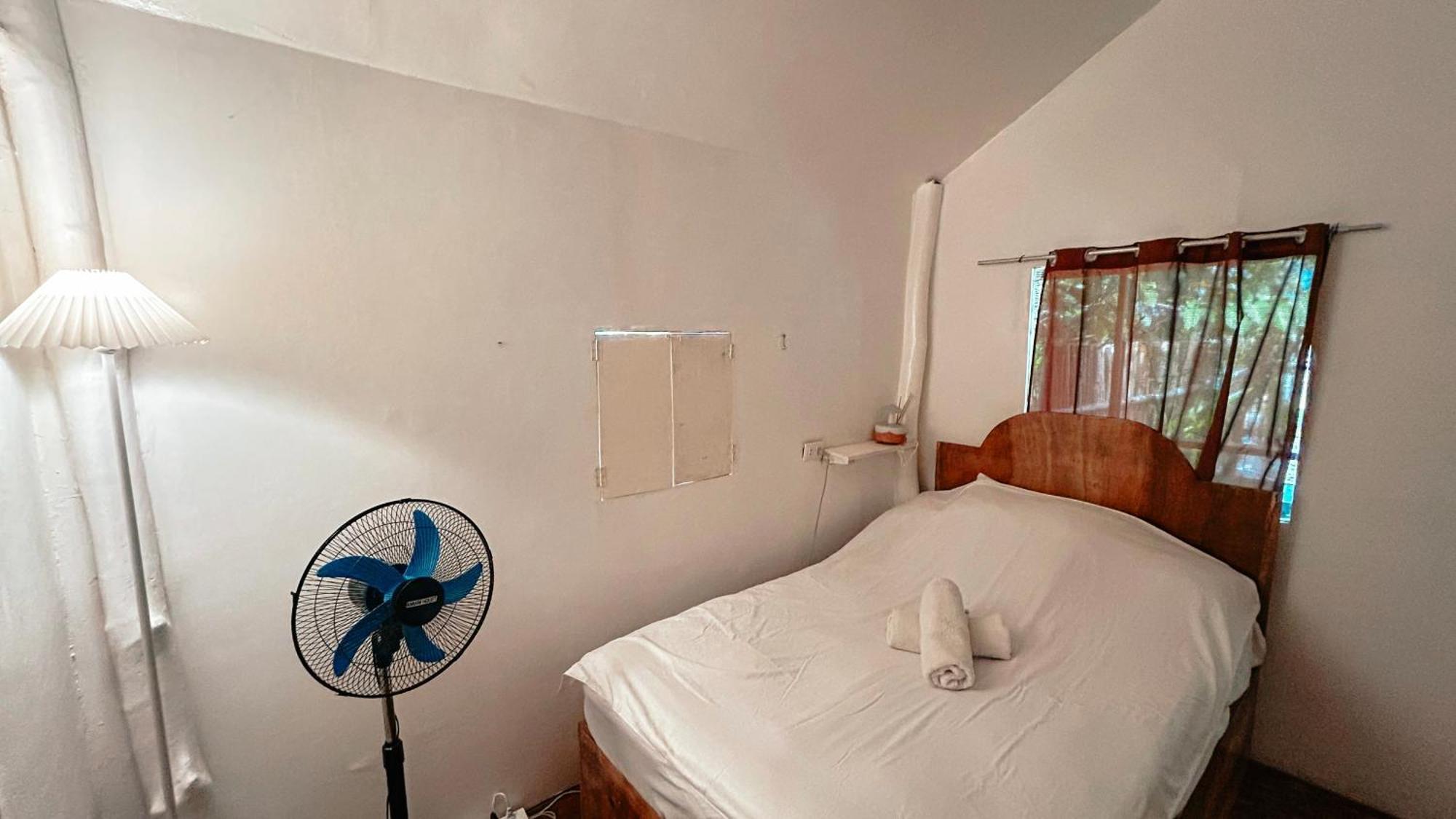 Islo Hut Kaliwa Otel General Luna  Dış mekan fotoğraf