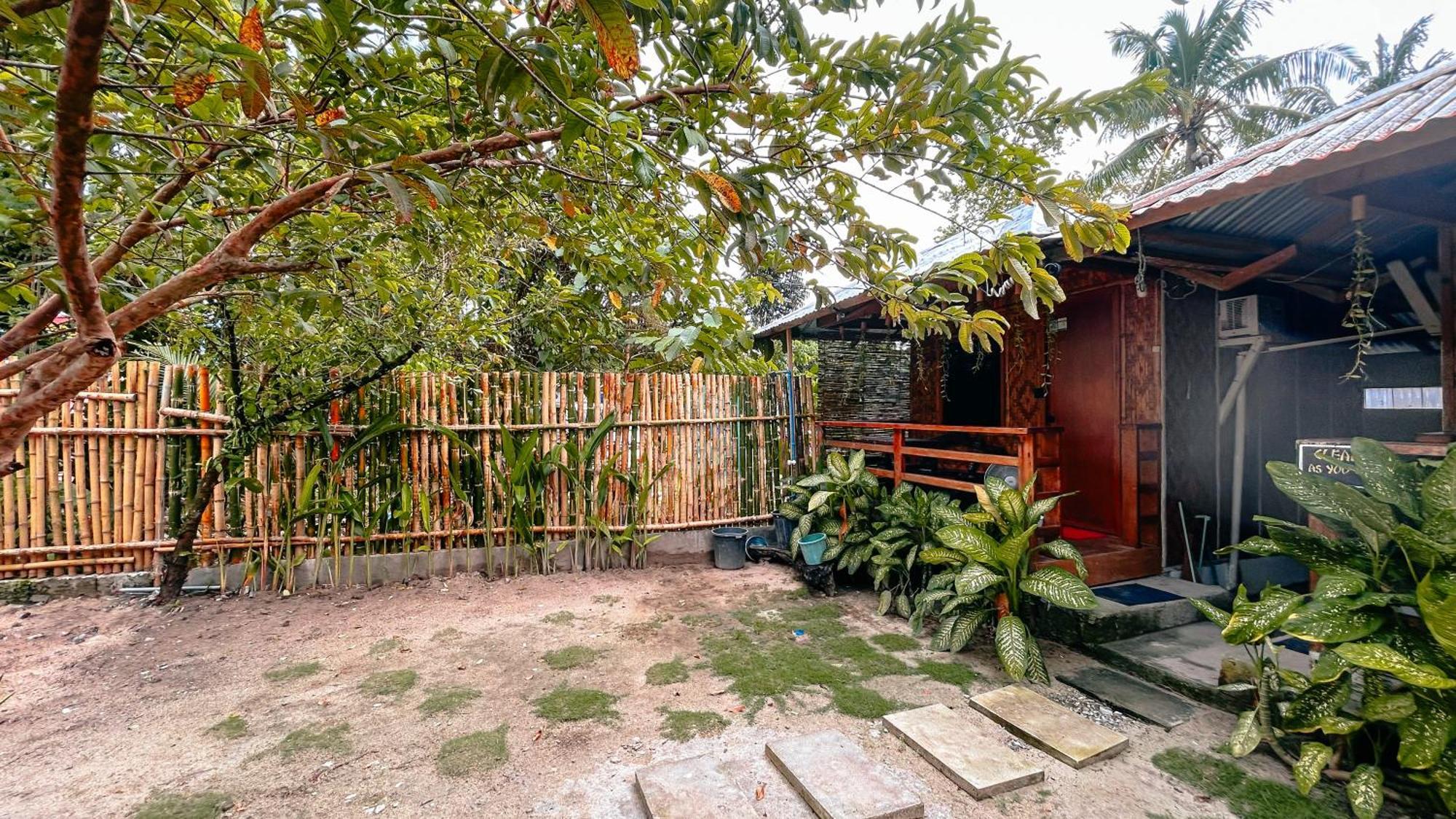 Islo Hut Kaliwa Otel General Luna  Dış mekan fotoğraf